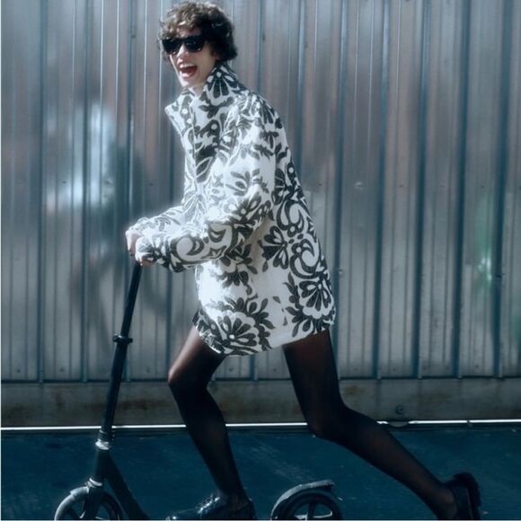 NWT Zara Blogger’s Favorite Printed Quilted Oversized Sweatshirt Jacket, Medium - Picture 10 of 16